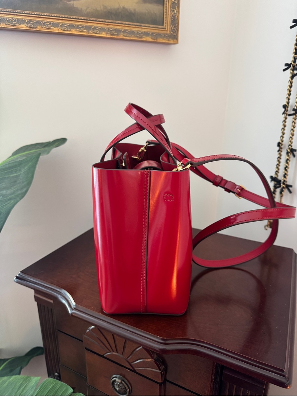 Tory Burch Red Patent Tote with Gold Logo - Picture 2 of 11